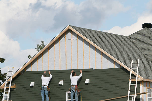 Professional Siding Repair technician working in Warrenville, IL